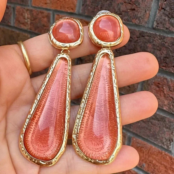 Selena Gomez Gold Champagne Resin Earrings - Picture 3 of 7